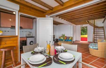 G&icirc;te n&deg;6422 Bouillante - Guadeloupe - salle &agrave; manger